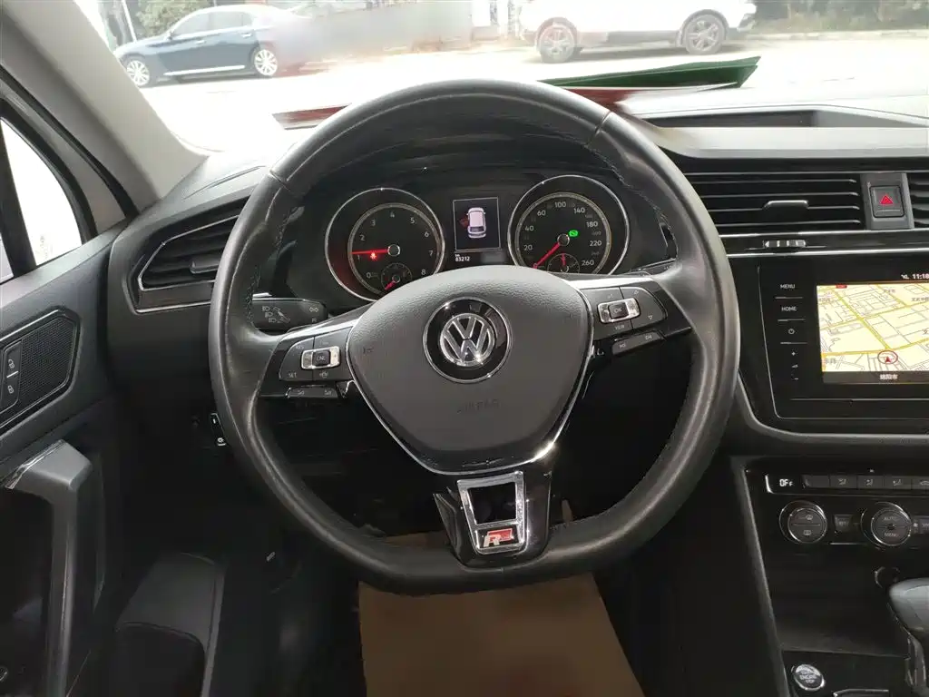 Volkswagen Tiguan L 2020 — фото 3