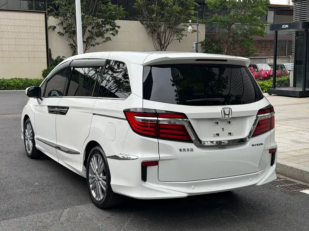 Honda Elysion 2018 — фото 12