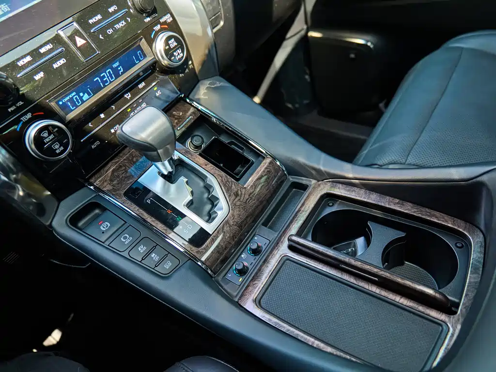 Toyota Vellfire 2021 — фото 16