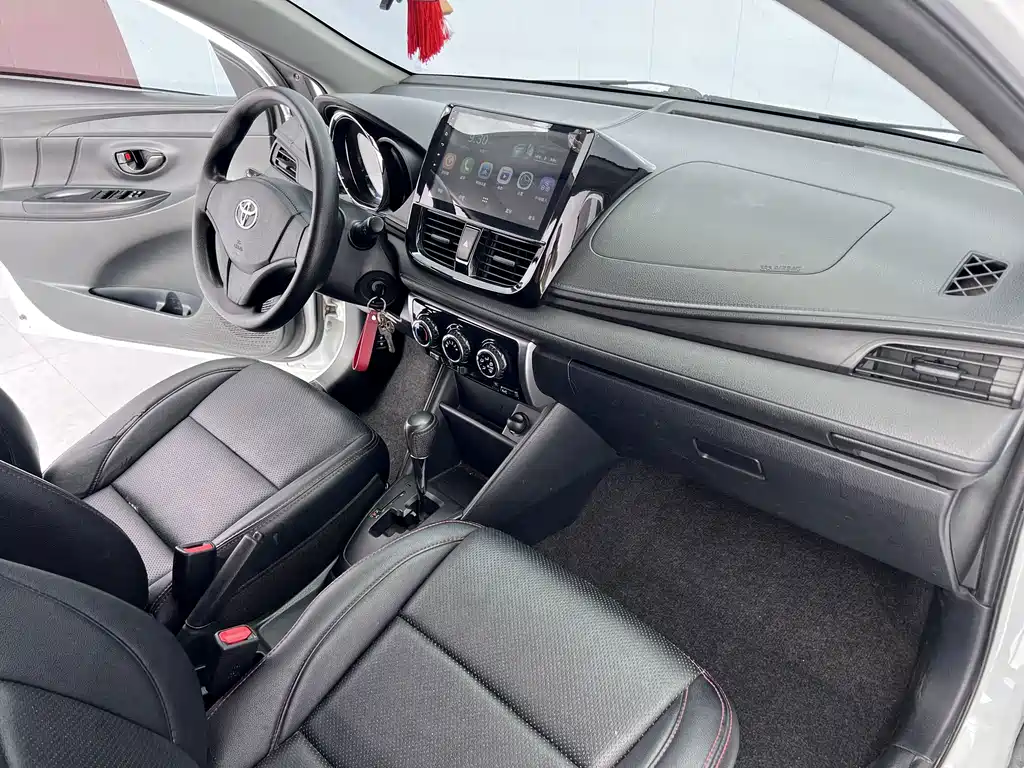 Toyota Yaris L 2017 — фото 10
