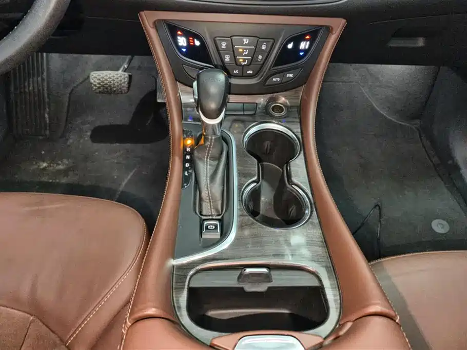Buick Envision Plus 2017 — фото 16