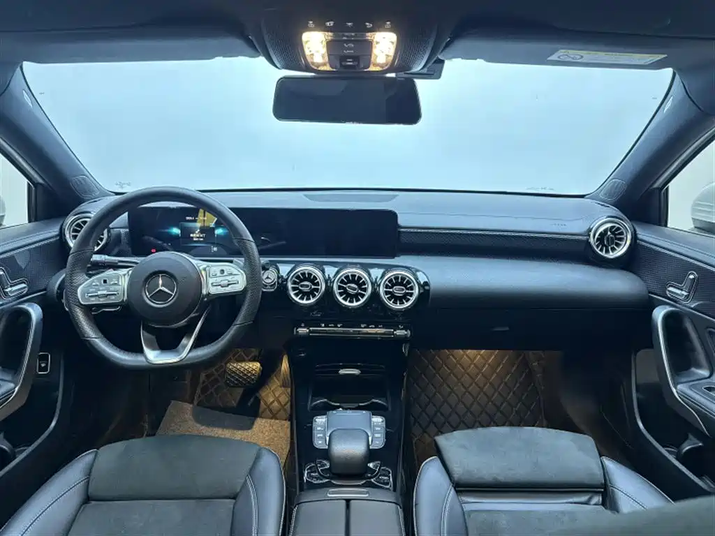 Mercedes-Benz A-Class 2023 — фото 7