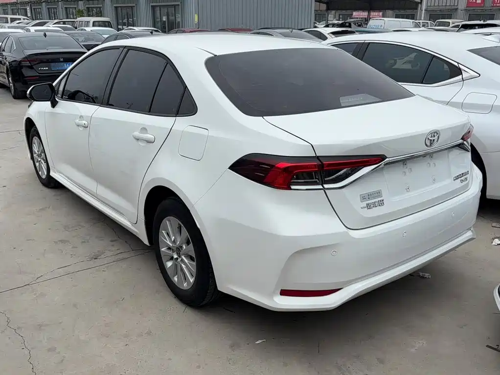 Toyota Corolla 2023 — фото 23