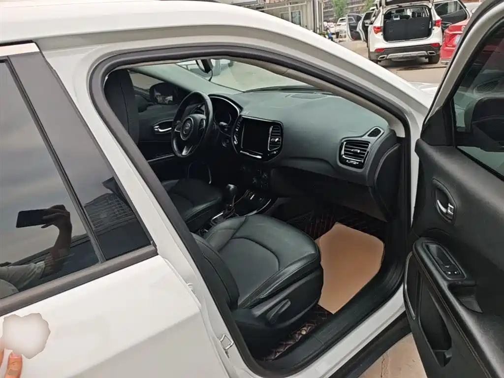 Jeep Compass 2020 — фото 25