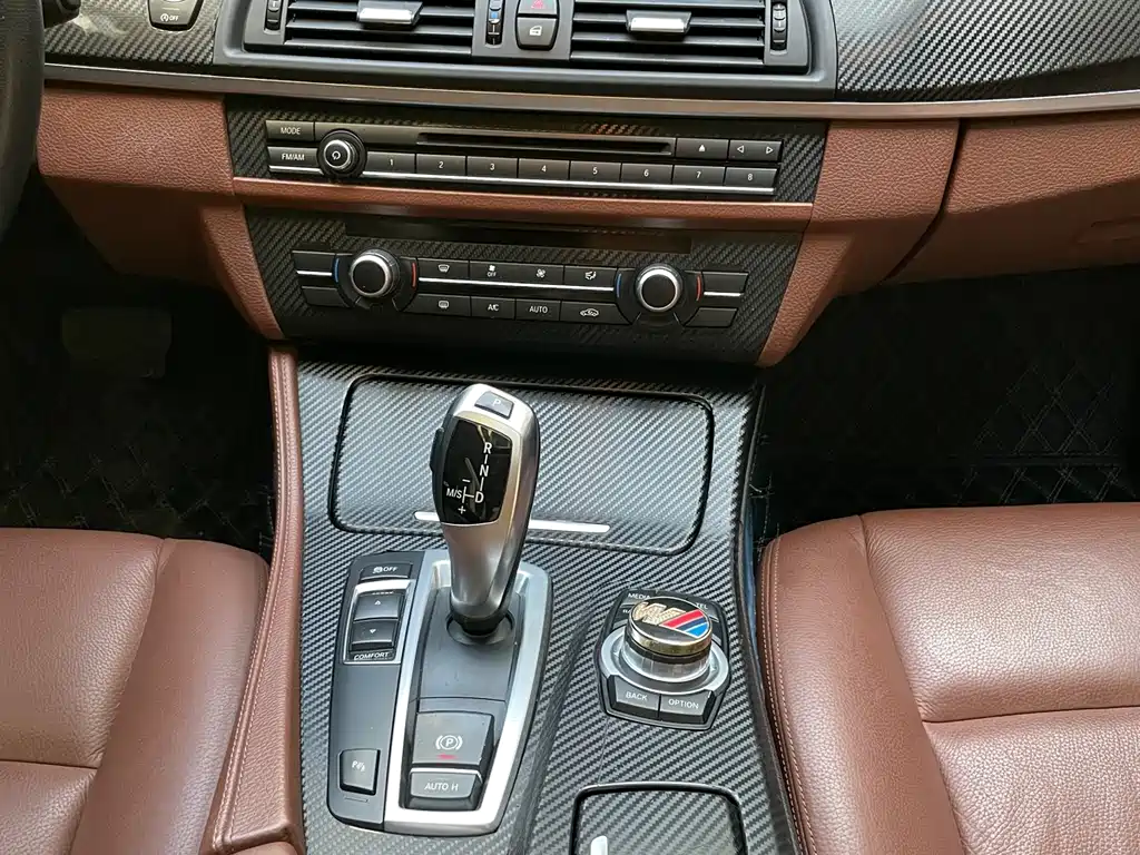 BMW 5 Series 2014 — фото 19