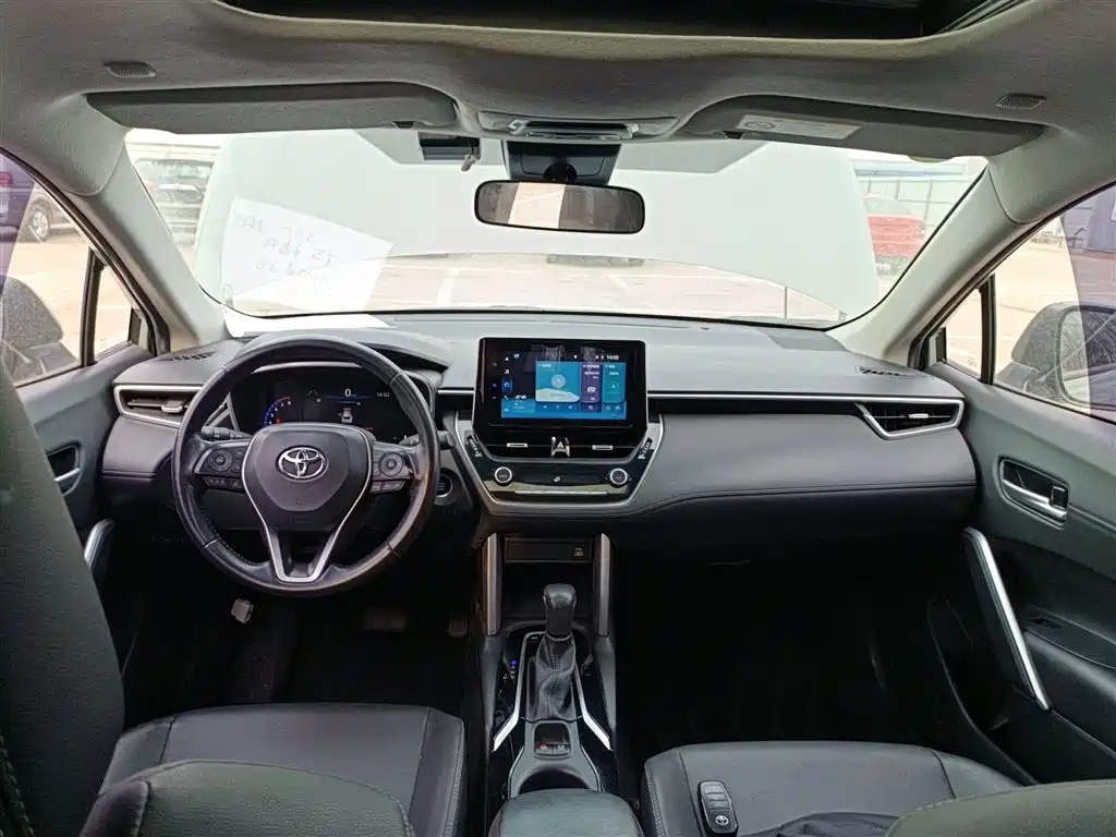 Toyota Corolla Cross 2022 — фото 10