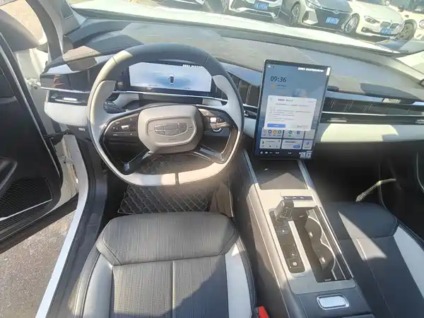 Geely Boyue L 2025