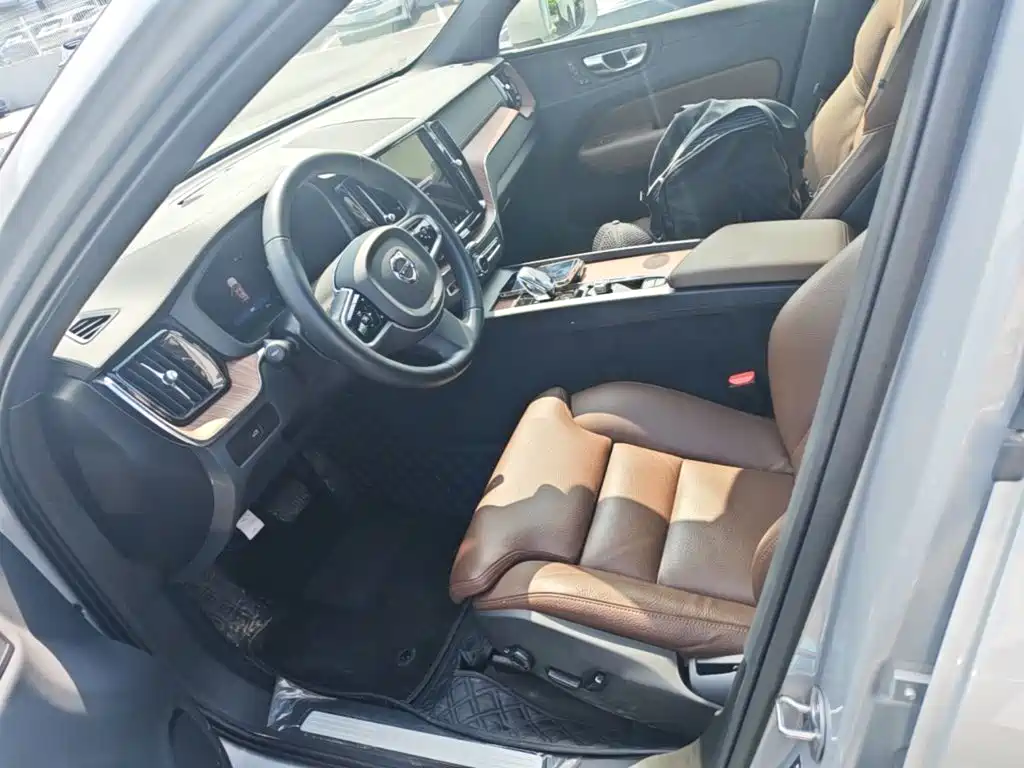 Volvo XC60 2025 — фото 22