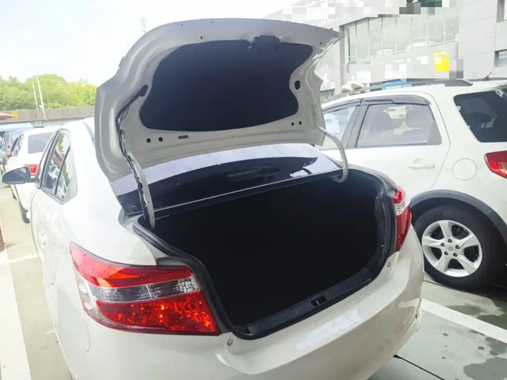 Toyota Vios 2015 — фото 19