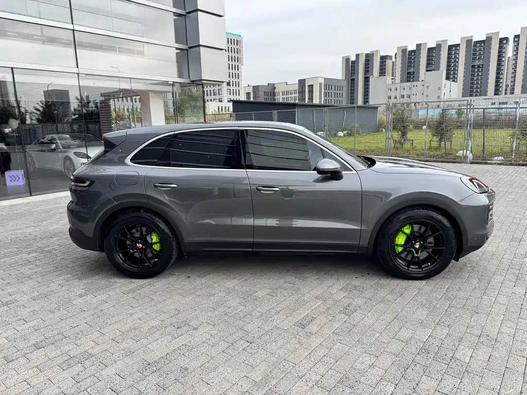 Porsche Cayenne Hybrid 2023 — фото 13