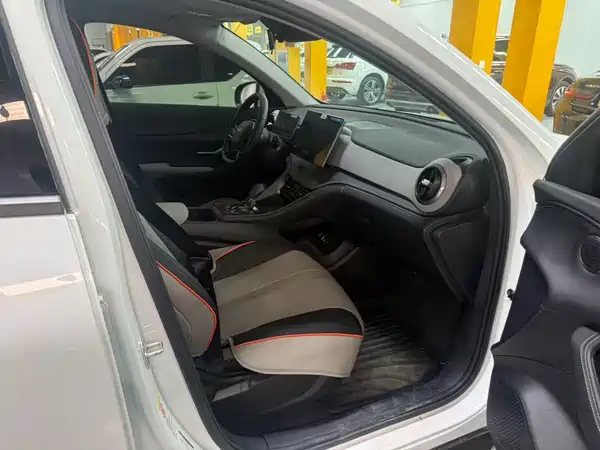 BYD Sealion 05 DM-i 2025