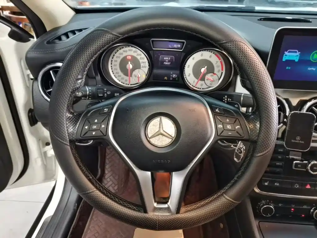 Mercedes-Benz GLA 2016 — фото 11