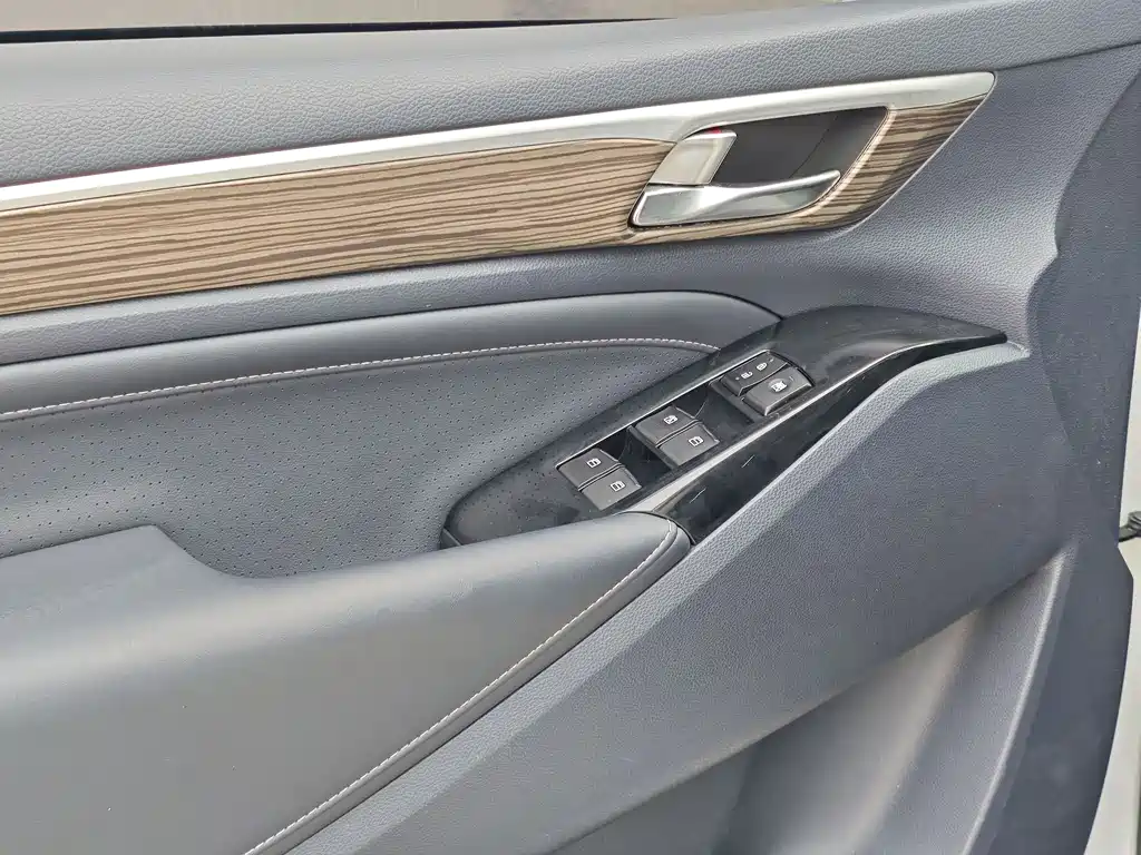GAC Motor Trumpchi M8 2021 — фото 4