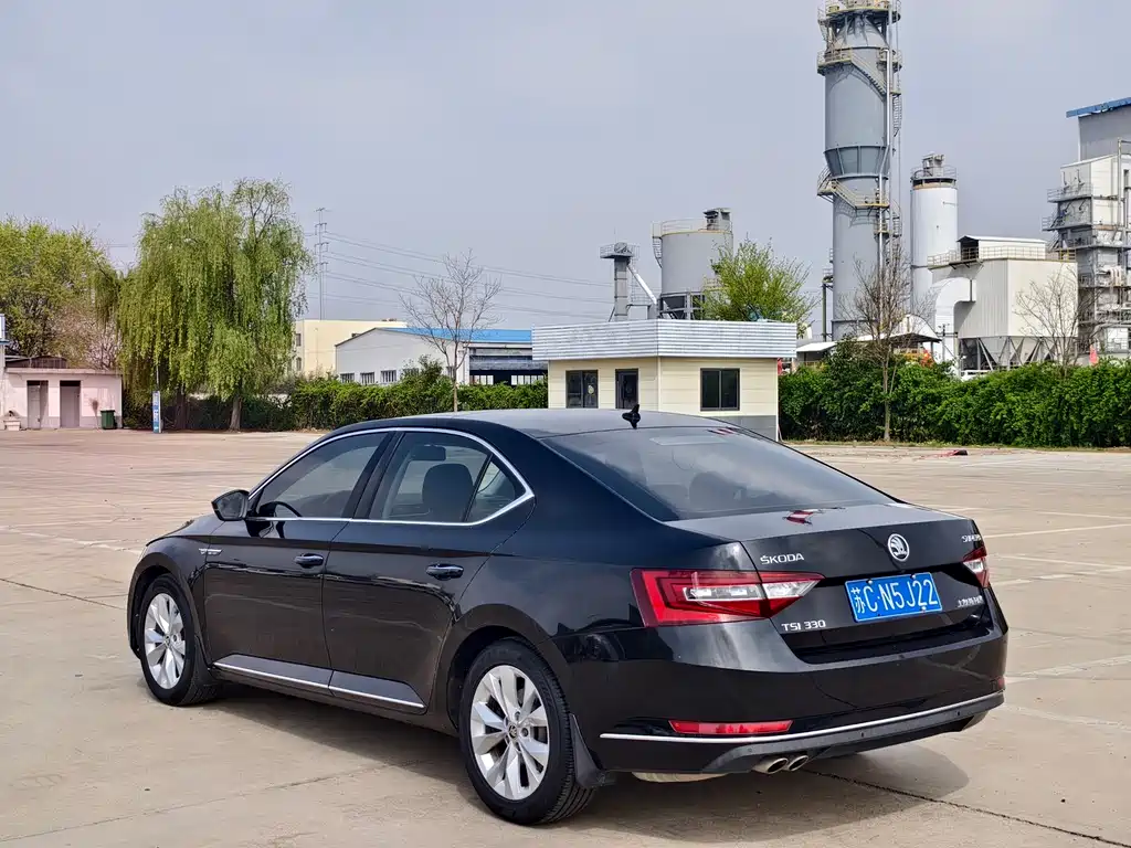 Skoda Superb 2018 — фото 6