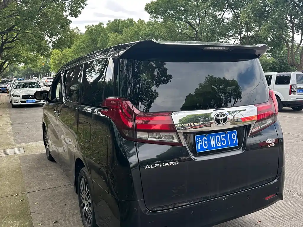 Toyota Alphard 2015