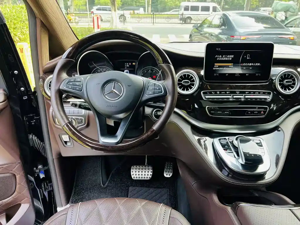 Mercedes-Benz V-Class 2020 — фото 18