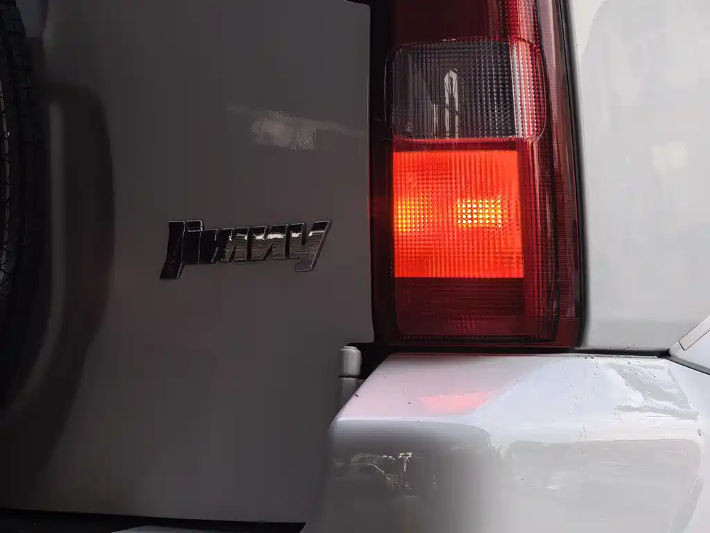 Suzuki Jimny 2018 — фото 9