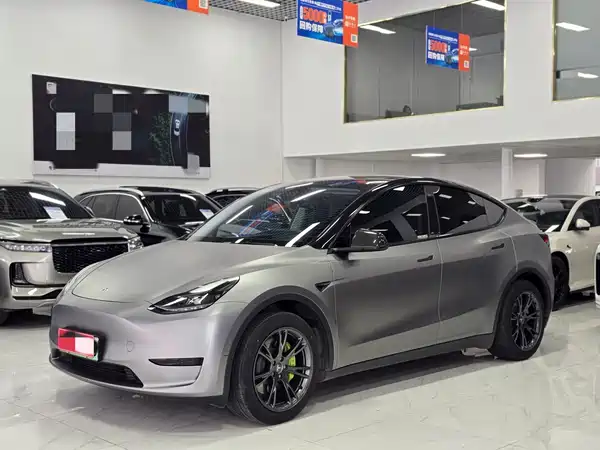 Tesla Model Y 2024