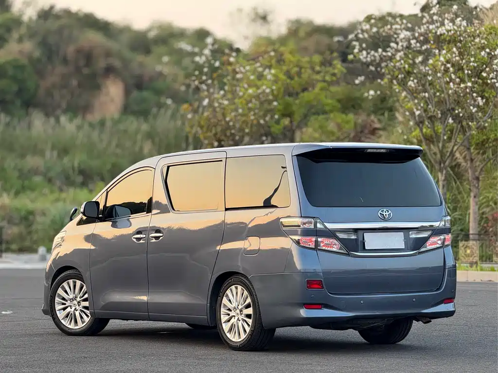 Toyota Alphard 2012 — фото 22