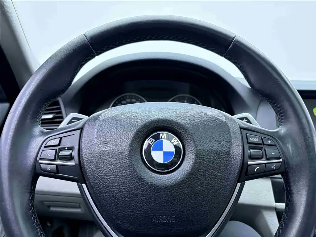 BMW 5 Series 2010 — фото 23