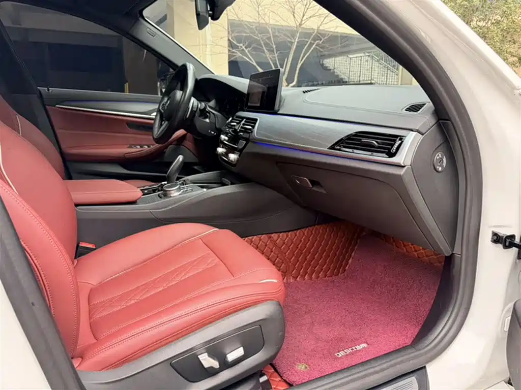 BMW 5 Series 2021 — фото 17