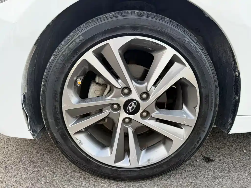 Hyundai Elantra 2016 — фото 14