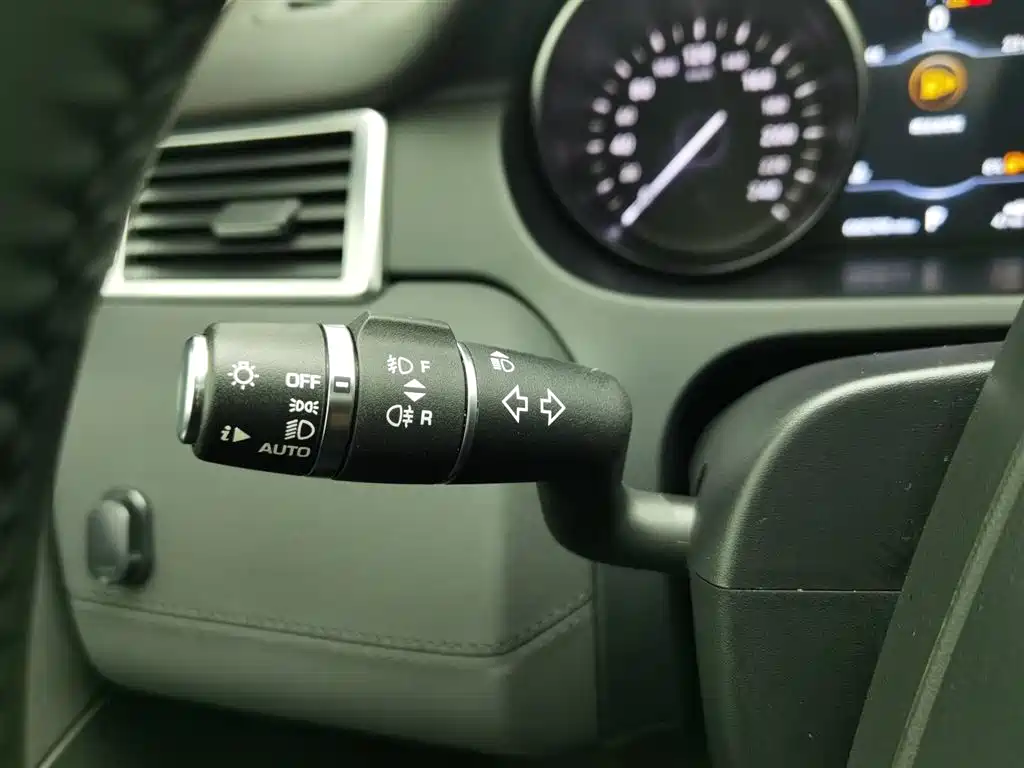 Land Rover Discovery Sport 2018 — фото 21