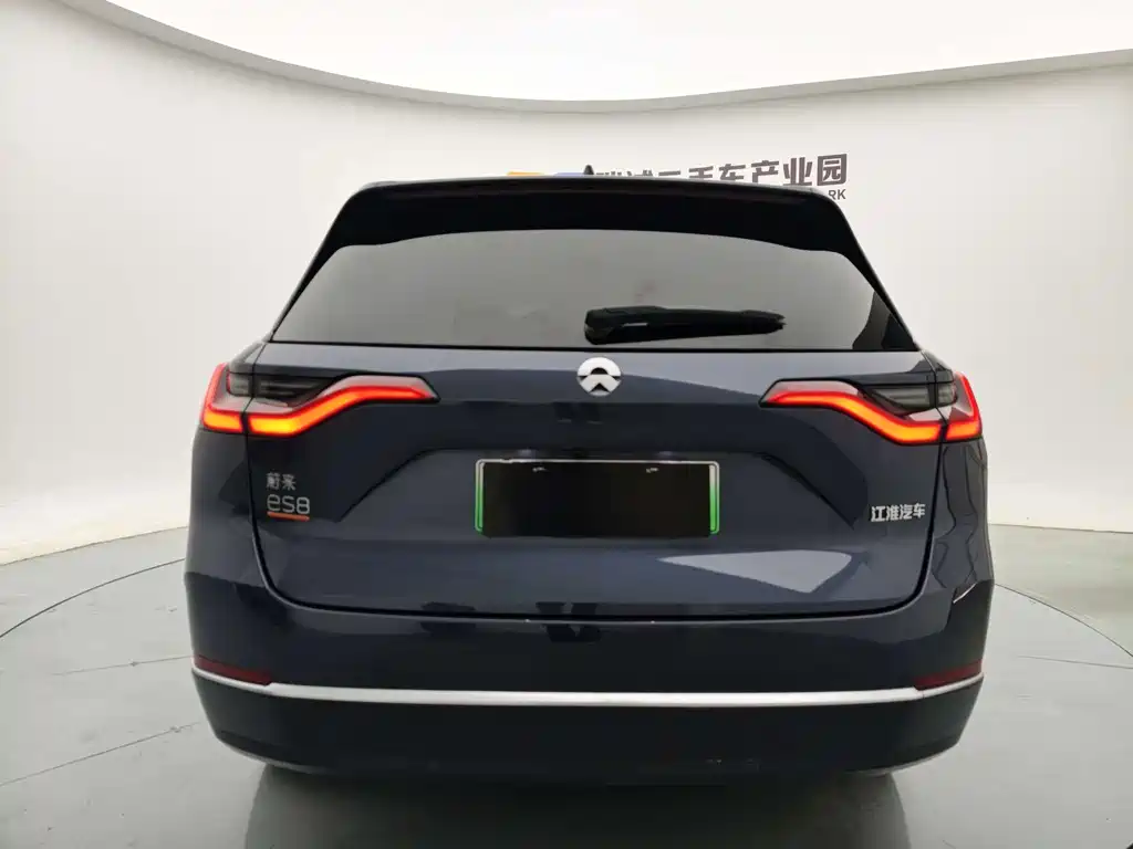 NIO ES8 2023
