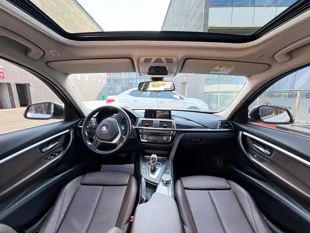 BMW 3 Series 2018 — фото 10