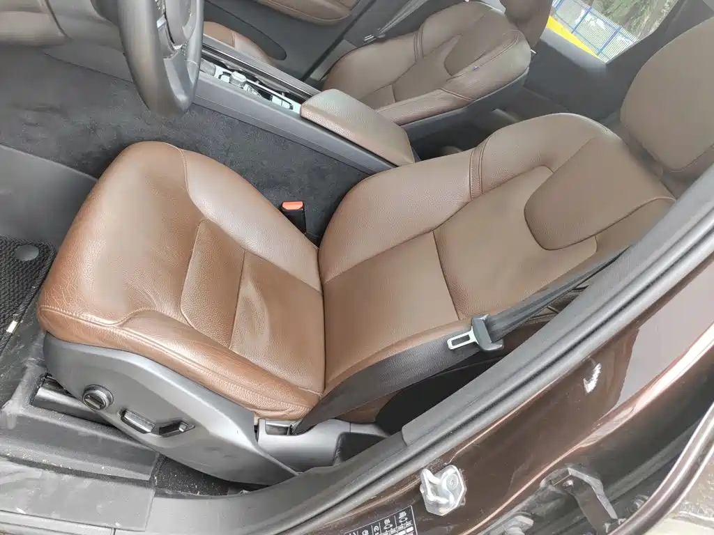 Volvo XC60 2019 — фото 17