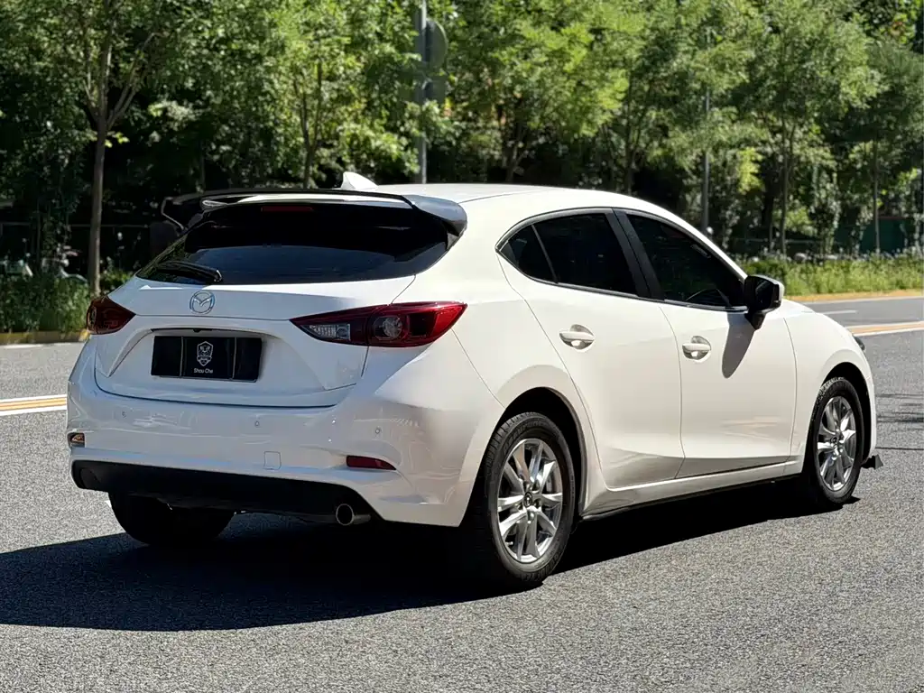 Mazda 3 Axela 2017 — фото 6