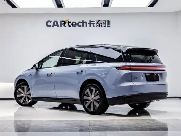 Li Auto i8 2025