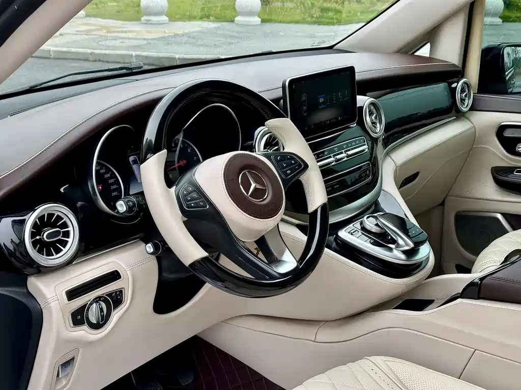 Mercedes-Benz V-Class 2020 — фото 8