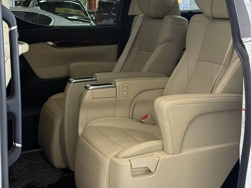 Toyota Alphard 2018 — фото 8