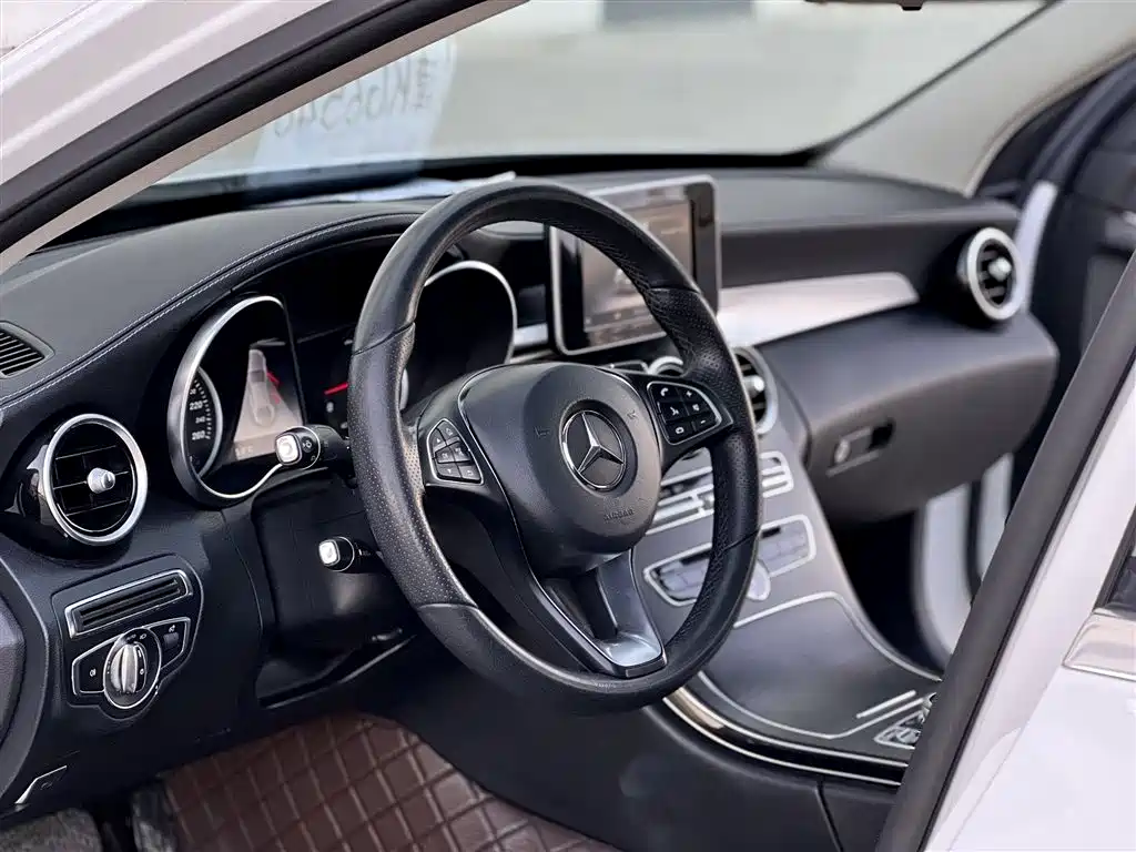 Mercedes-Benz C-Class 2018 — фото 11