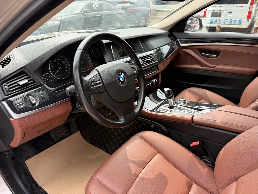 BMW 5 Series 2016 — фото 14