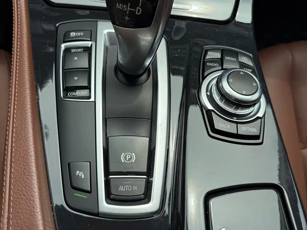 BMW 5 Series 2016 — фото 29
