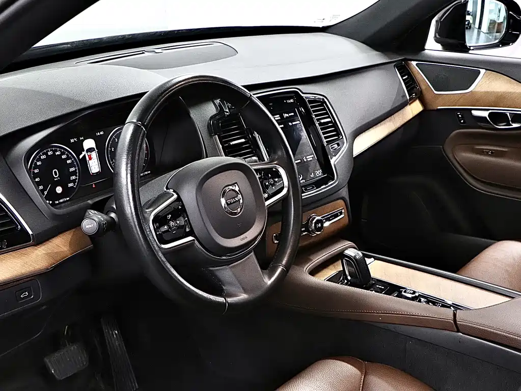 Volvo XC90 2021 — фото 11