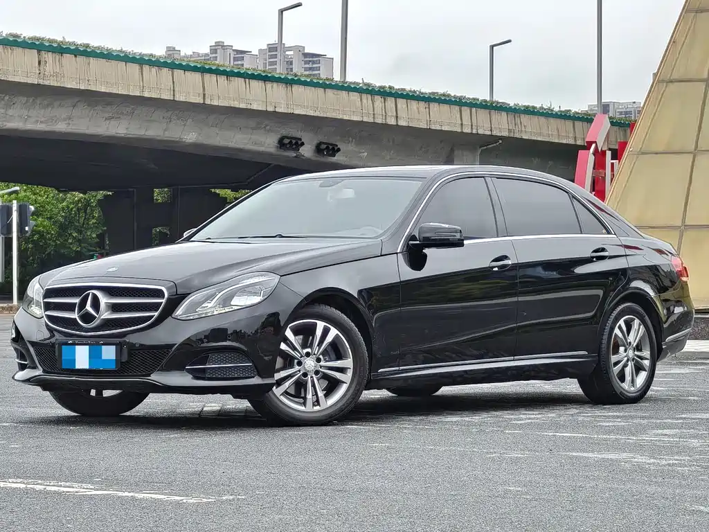 Mercedes-Benz E-Class 2013 — фото 1