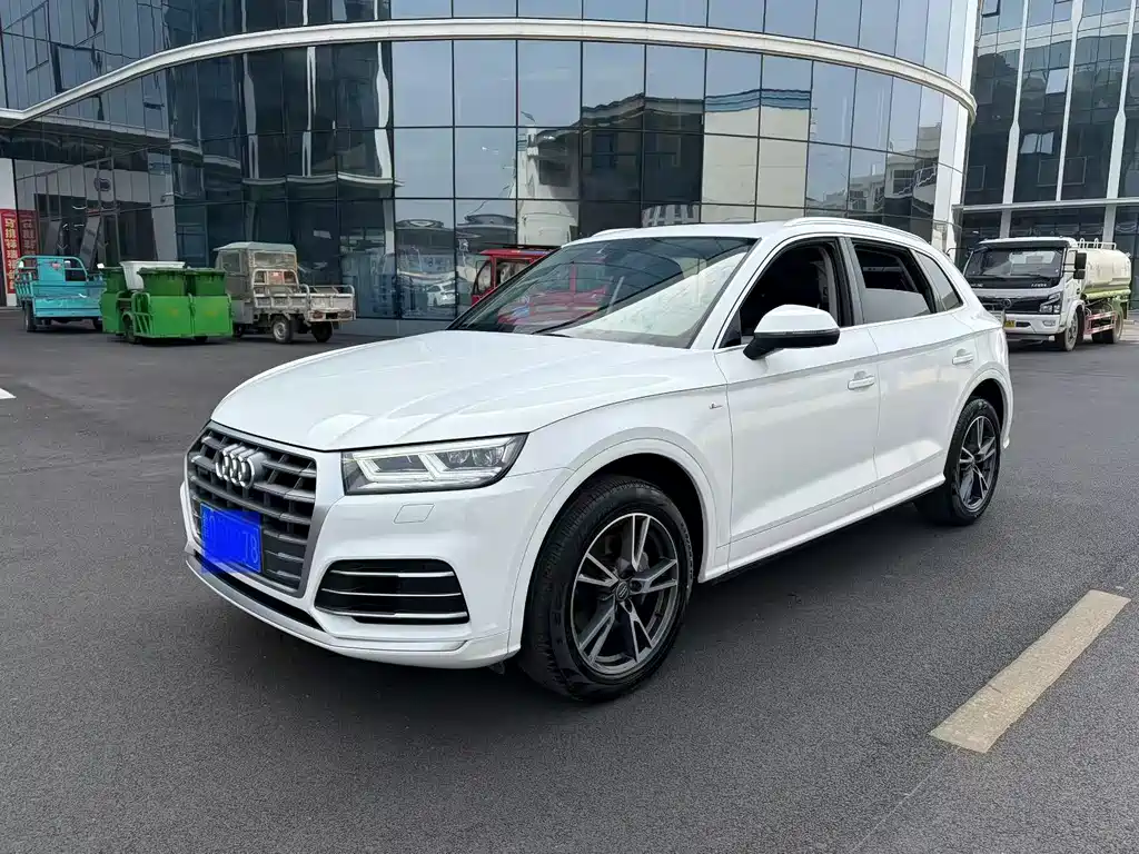 Audi Q5L 2021 — фото 1