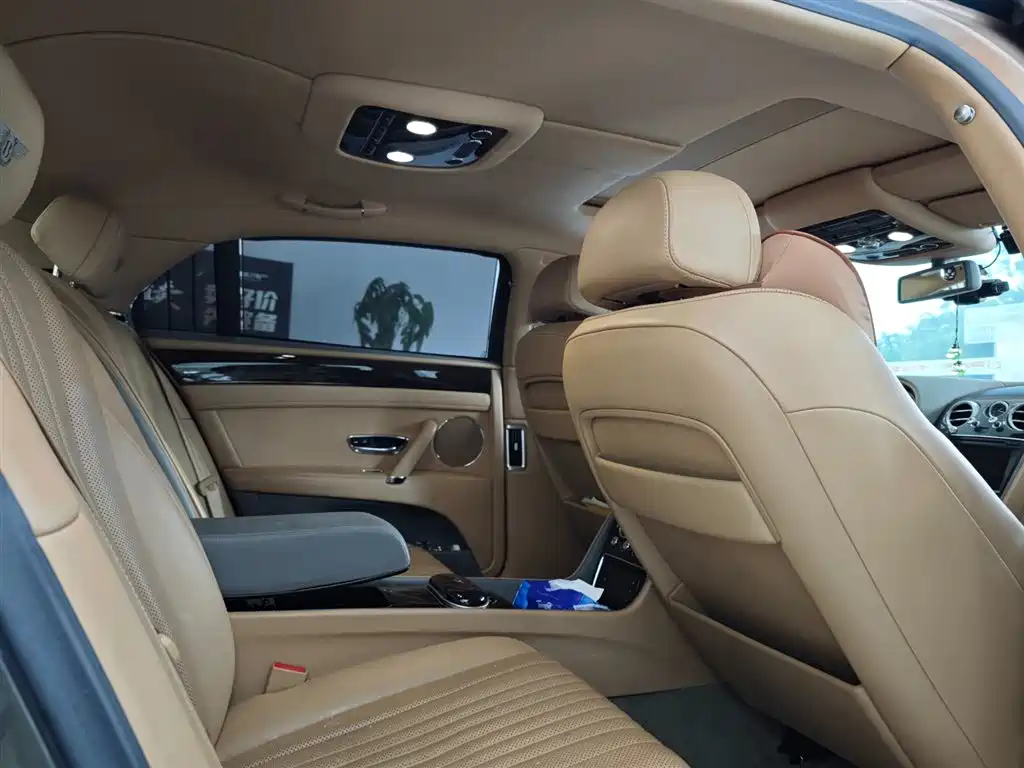 Bentley Flying Spur 2018 — фото 18