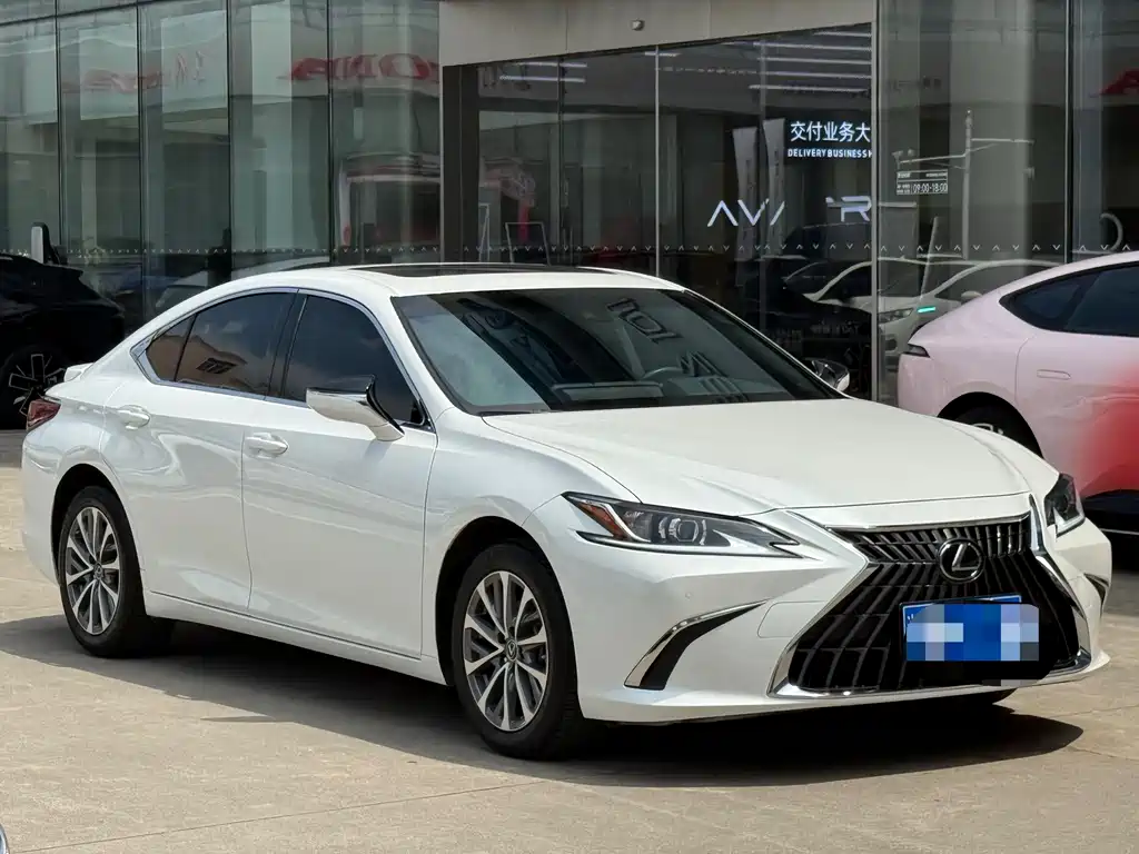 Lexus ES 2022 — фото 1