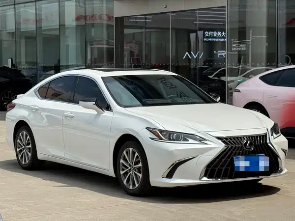 Lexus ES 2022