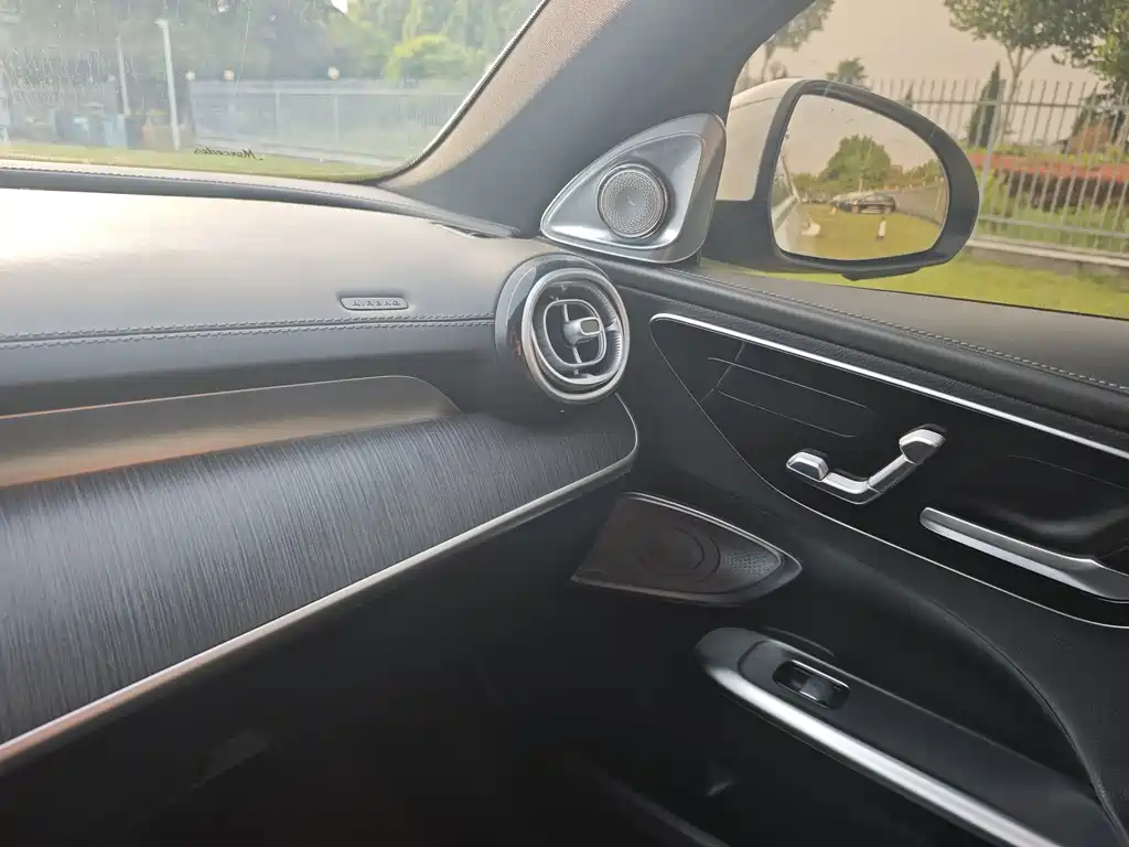 Mercedes-Benz C-Class 2023 — фото 17