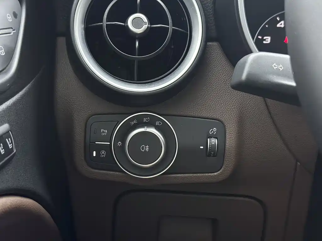 Alfa Romeo Stelvio 2019 — фото 12
