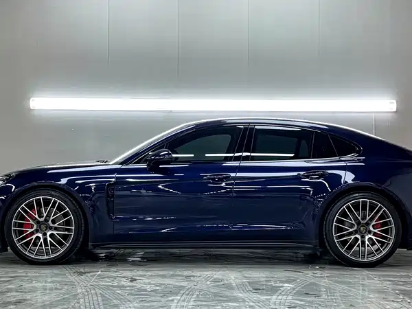 Porsche Panamera 2023
