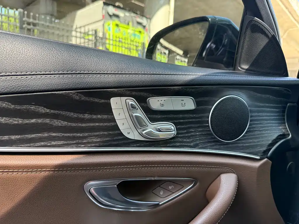 Mercedes-Benz E-Class 2019 — фото 13
