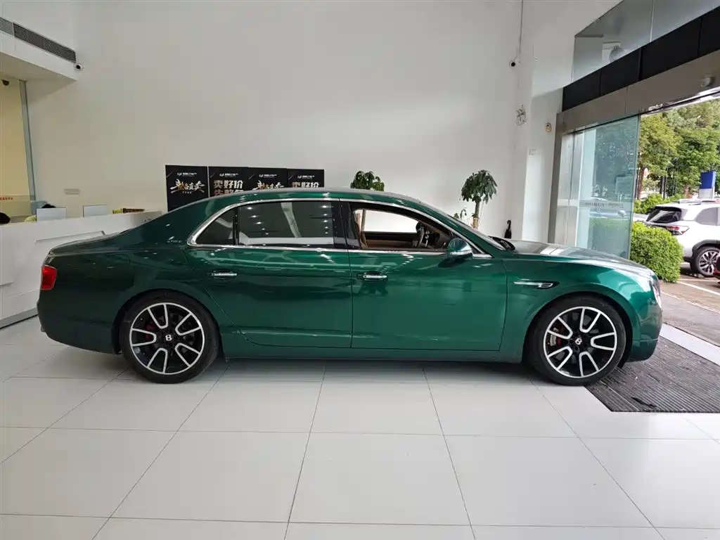 Bentley Flying Spur 2018 — фото 14