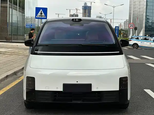 Li Auto MEGA 2025