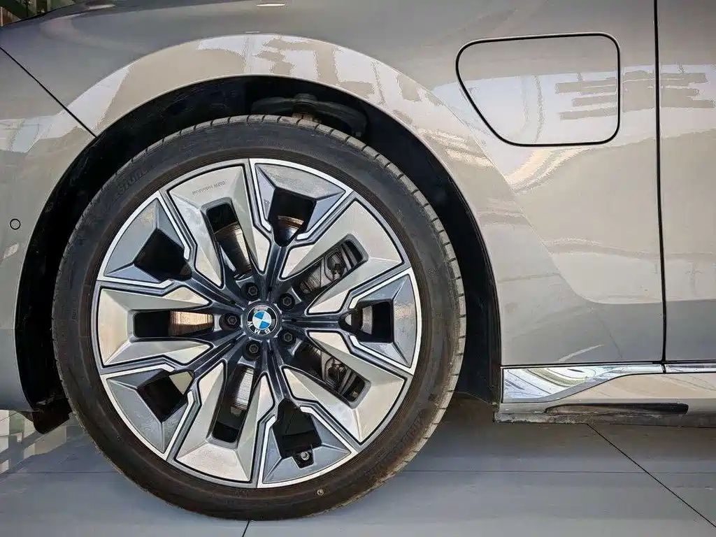 BMW i7 2022 — фото 8